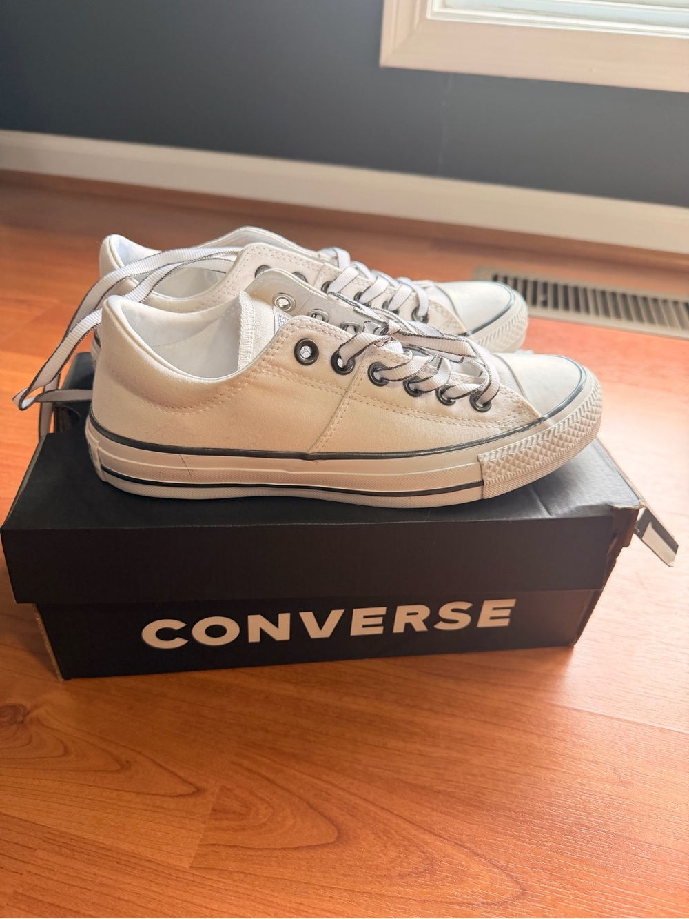 Converse low top white canvas sneakers